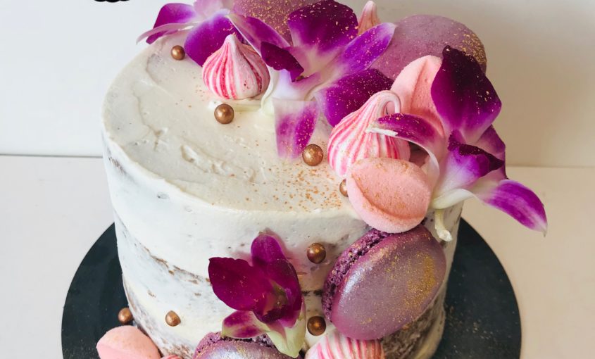 Gateau Nude Cake Fleurs Macaron L Atelier De Dorothee