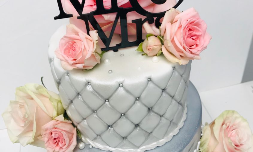 Wedding Cake Blanc Gris Argent Et Roses L Atelier De Dorothee