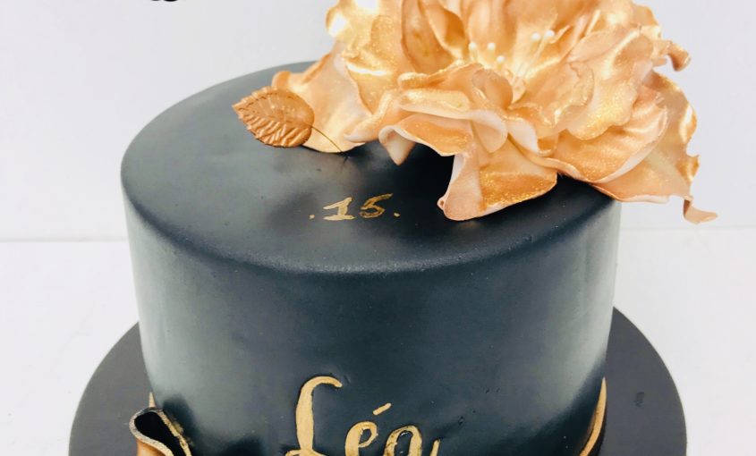 Gateau Noir Chic Et Fleur Bronze L Atelier De Dorothee