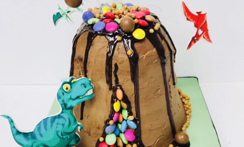 Gateau Volcan Et Dinosaures L Atelier De Dorothee